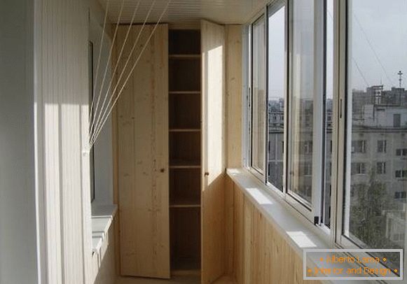 beépített szekrény-erkély-svoimi-rukami