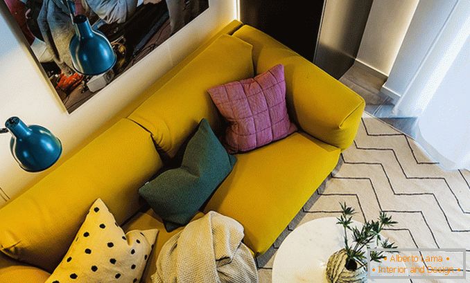 Svédországban egy kis stúdió lakás nappalija