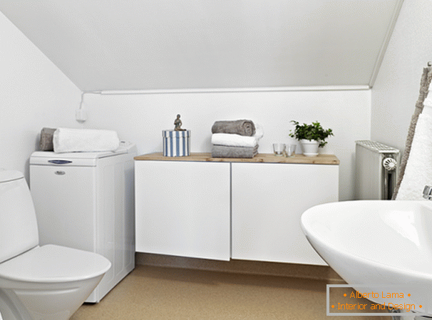 Kompakt fürdőszoba fehér színben