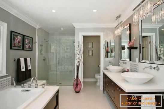 Stílusos fürdőszoba egy magánházban, fotó