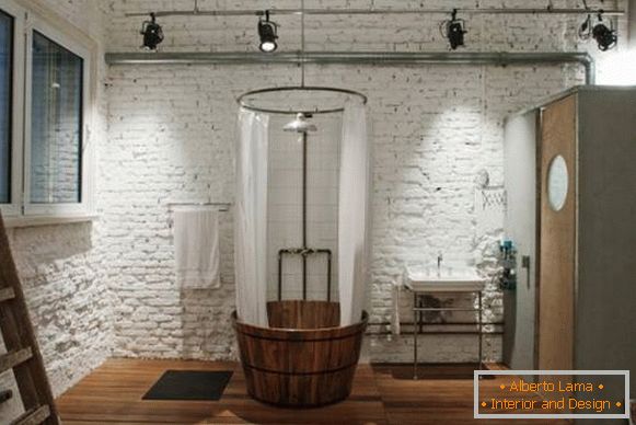 Hogyan válasszunk lámpatesteket a padlás stílusában a fürdőszobában - fotó