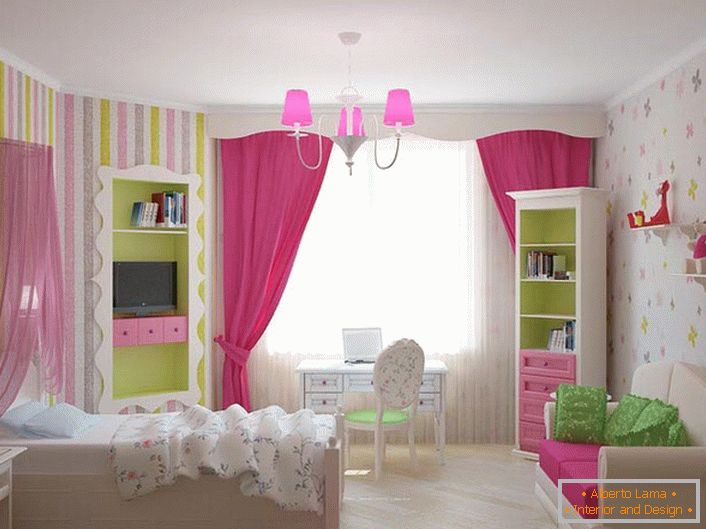 A fiatal hercegnő szobája klasszikus lányos színekkel díszített. A rózsaszín rózsaszín akcentusai világosak és színesek. 