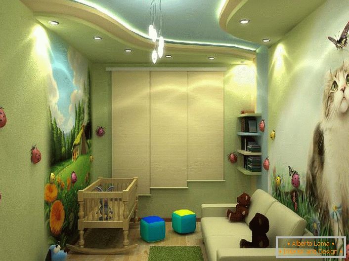 Fényes rajzolatú gyermekszobák színes rajzokkal, mint egy fiú és egy lány. 