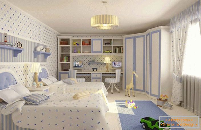 A semleges színek, például a puha kék és a fehér, ideálisak a gyermekszobában, ahol egy testvér él. 
