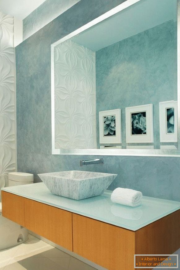 Fényes velencei stukkó a fürdőszobában fotó