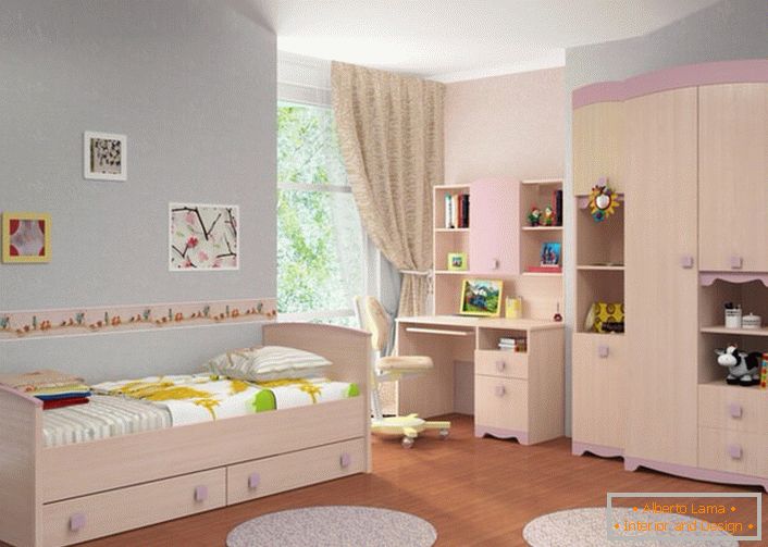 A gyerekeknek kialakított moduláris bútoroknak tágasnak kell lenniük, így a gyermek szobája nem tűnik túlságosan zsúfoltnak.