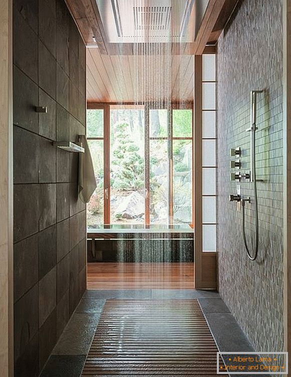 Modern zuhanyzó a házban