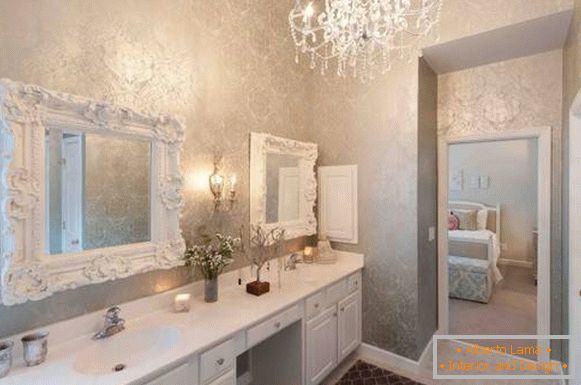 Klasszikus fürdőszoba tükrök stukkó díszlécekkel