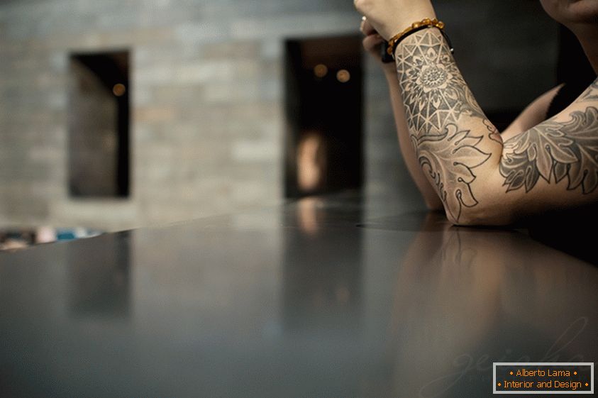 Tetoválás a karon