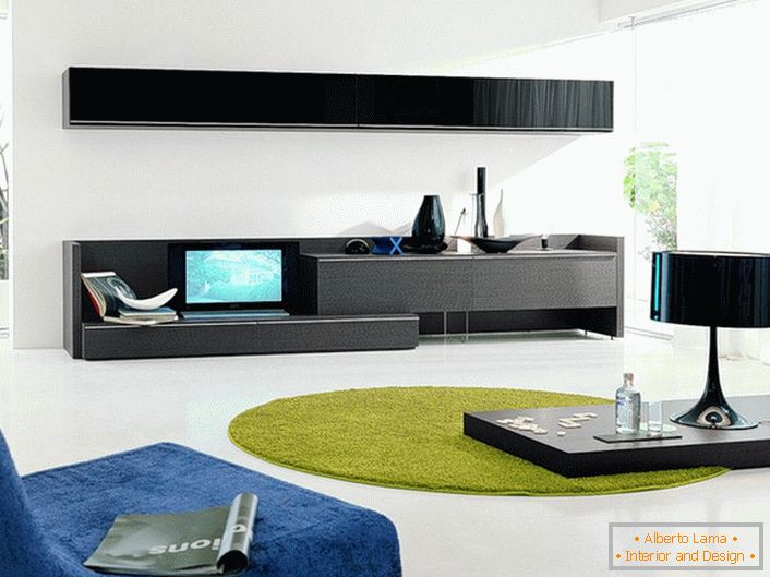 A minimalizmus stílusában kialakított bútorok lakonikus geometriai formákkal rendelkeznek. A kiegészítők hiánya miatt figyelemre méltó a stílusos, diszkrét kialakítás. 