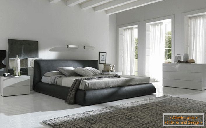 A minimalizmus stílusában díszített belsőépítészethez a bútorokat nyugodt színek jellemzik. A semleges szürke gazdag színárnyalatokkal rendelkezik, amelyek teljes mértékben megfelelnek a minimalista stílus követelményeinek.