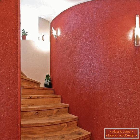 Vörös folyadék tapéta a folyosón a belső - a fotó a lépcsőház
