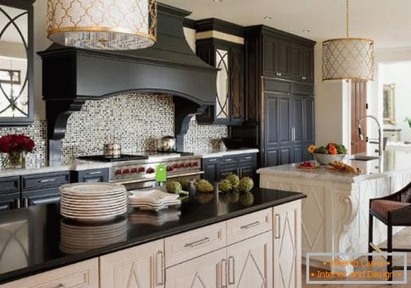 A fekete-fehér konyha elegáns kialakítása - klasszikus stílusban