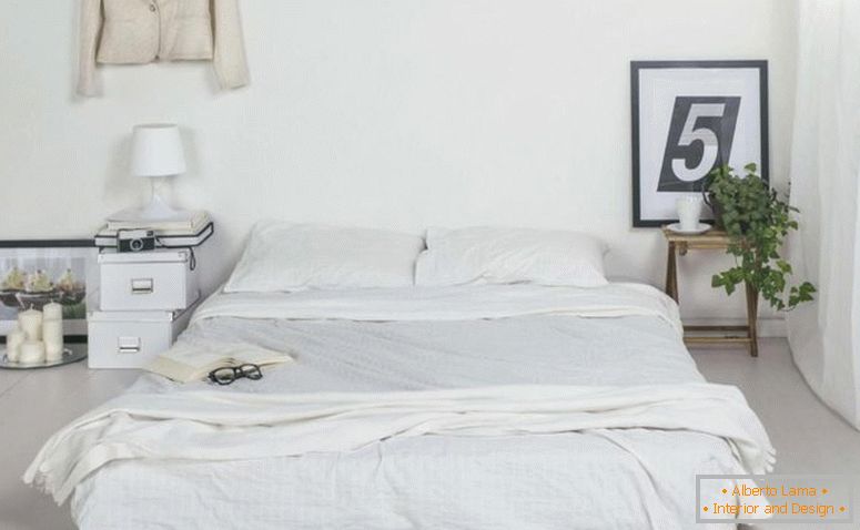 minimalista fehér hálószoba-design-with-padló-szoba-és kis fa-side-asztal