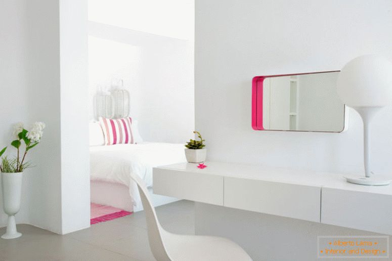 romantikus hálószoba-tervez-for-párok félelmetes fehér szobás bútor-is-eames-style-DSW-szék-plus-pop-art-belső-dísz-design-ötleteket-with-csíkos színes-pillow- és-hiúságról-globe-desk-lámpa
