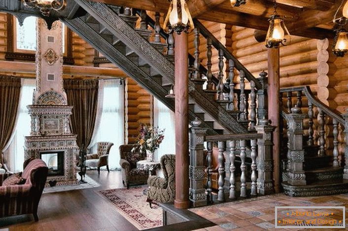 Luxus rusztikus nappali egy vidéki kastélyban Németországban.
