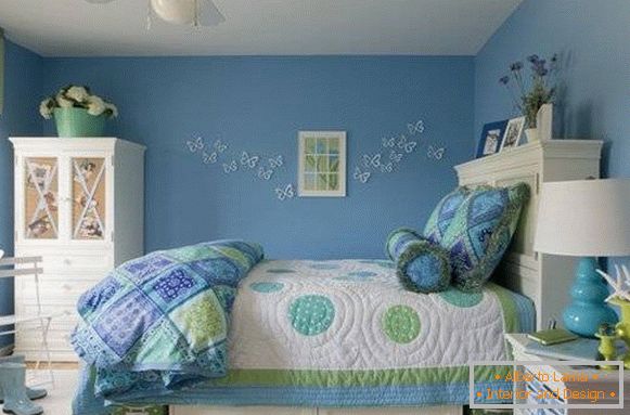 Gyermekszoba kék színben