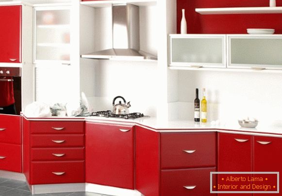 Piros konyha a belső fotóban 15