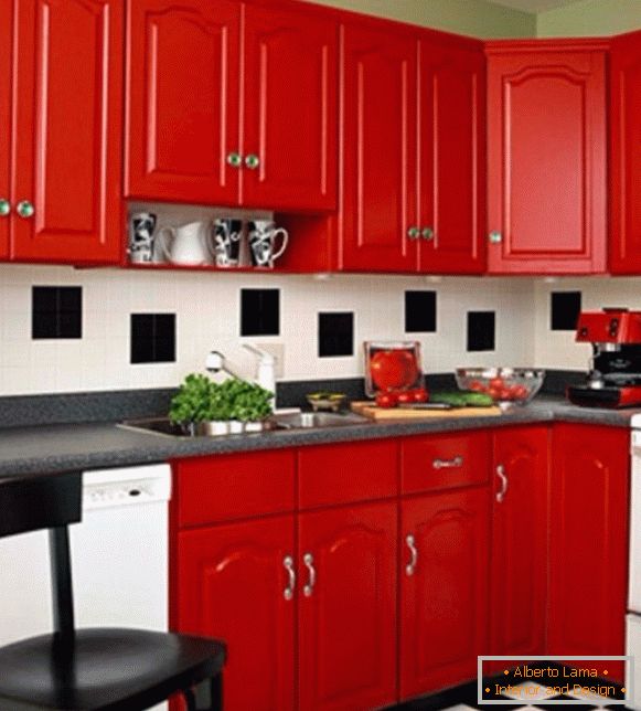 Piros konyha a belső fotóban 16