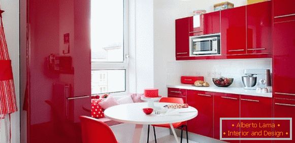 Vörös konyha a belső fotóban 20