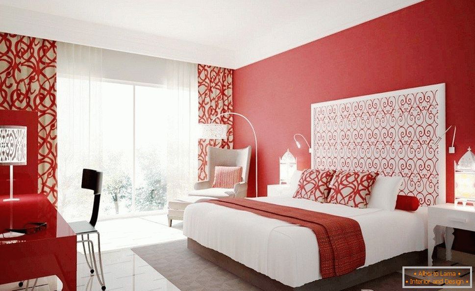 Fehér bútorok egy hálószobában piros falakkal