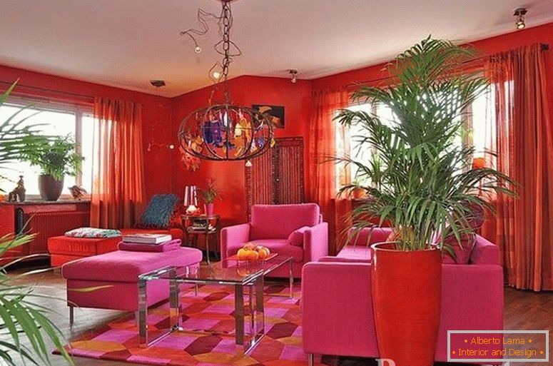 Rózsaszín bútorok a nappaliban