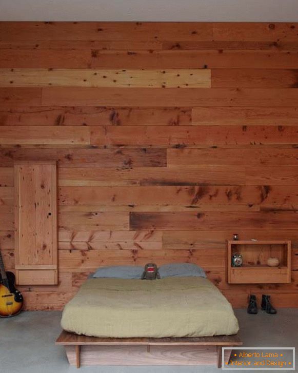 A hálószoba minimalista stílusban díszített fa