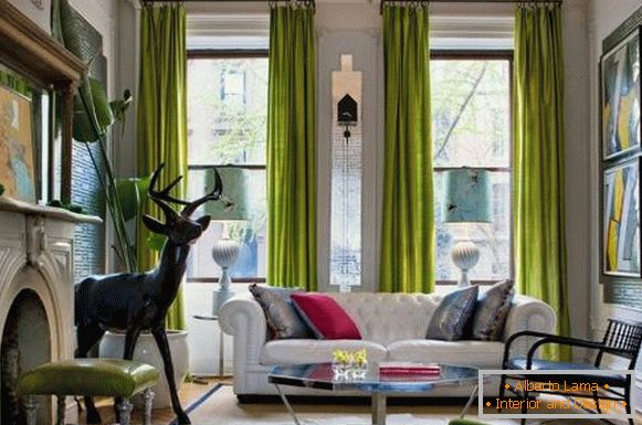 Világos zöld függönyök a nappali tervezésében